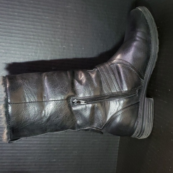 Women's faux fur, leather bootie. Size 10. - Picture 4 of 13